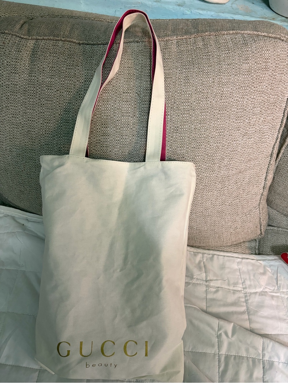 Magenta Gucci Beauty Canvas Tote with Gold Logo - Picture 7 of 9